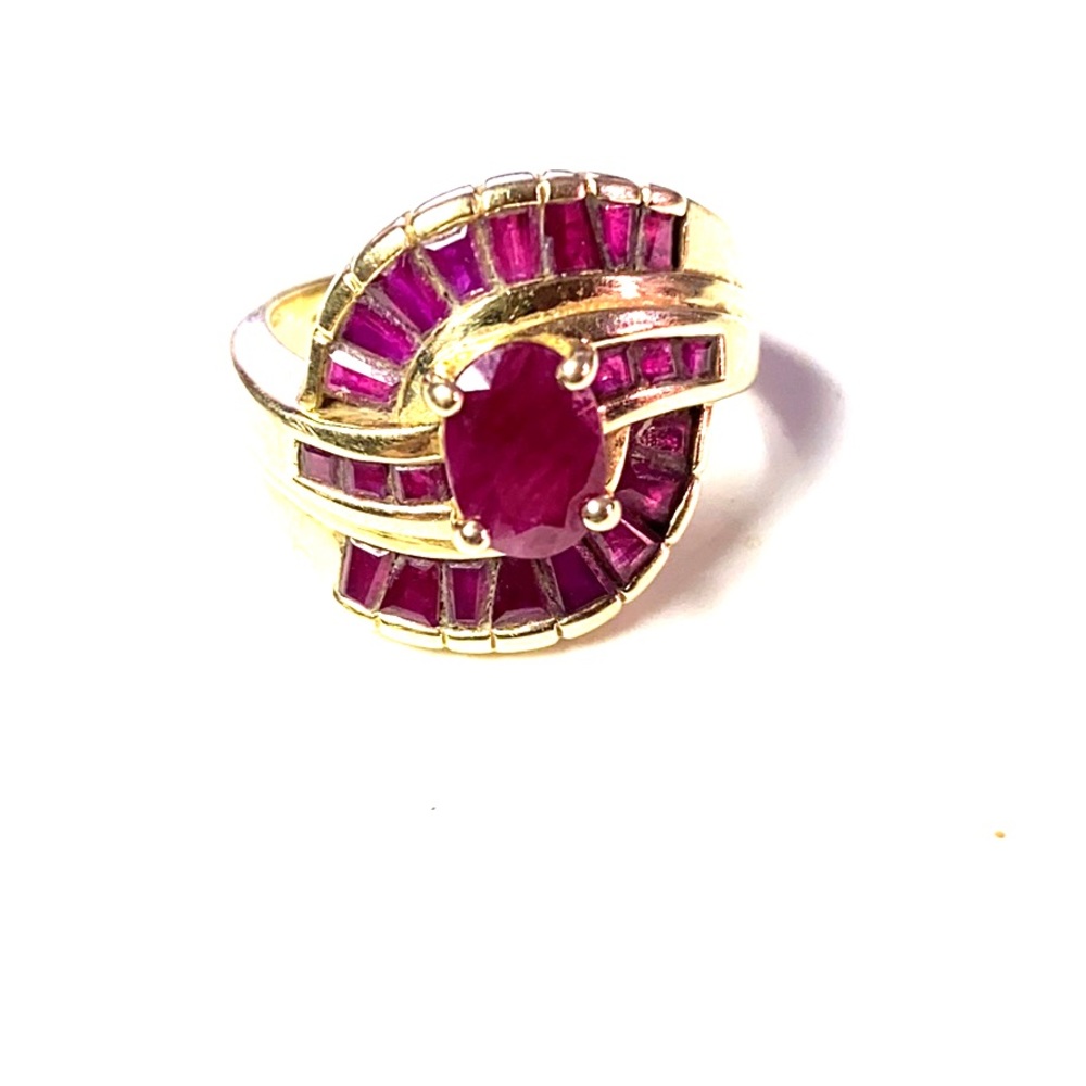Stunning Ruby Samuel Aaron 10k Gold  Cocktail Ring